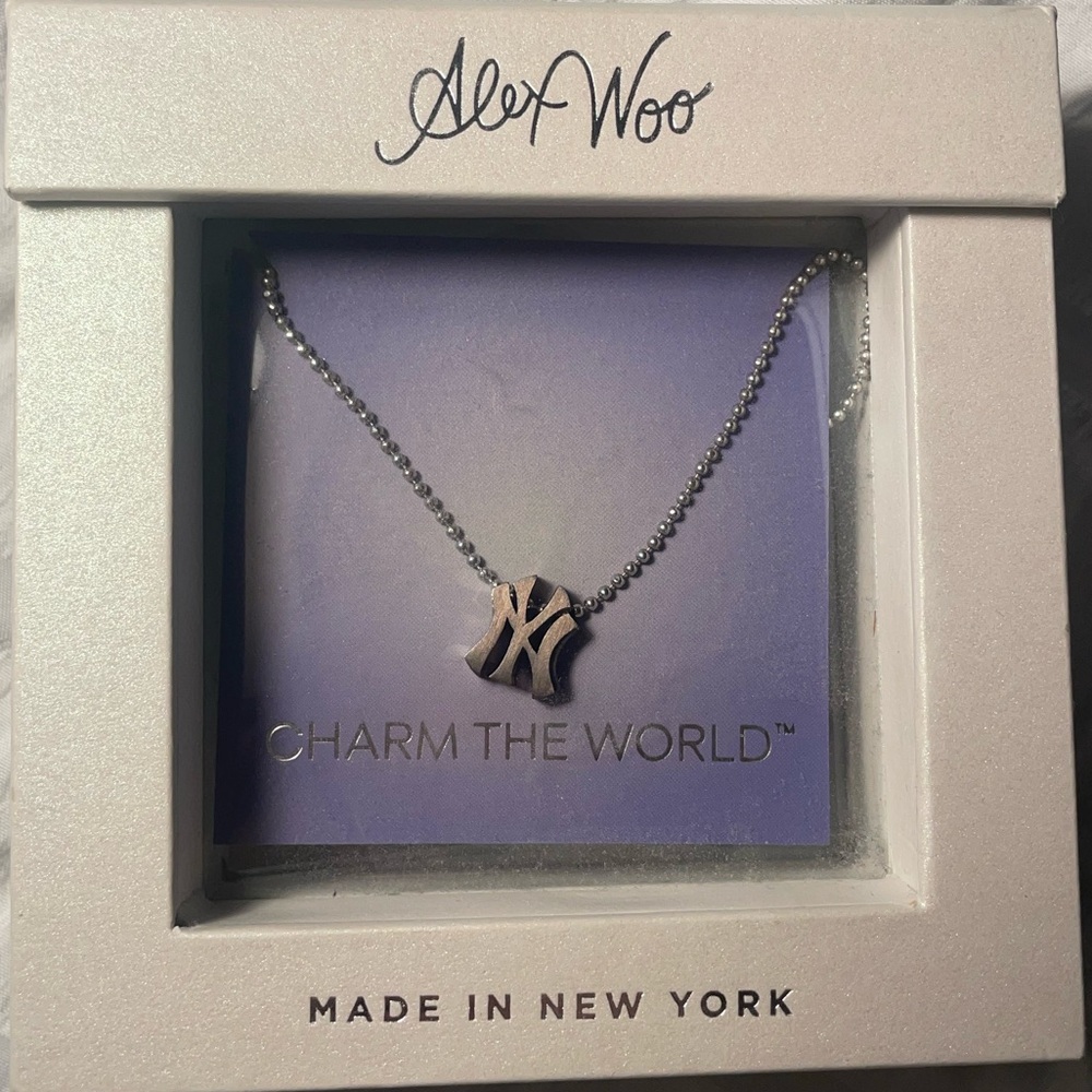 New York Yankees 🍎 Alex Woo MLB sterling silver necklace NWT - Picture 13 of 13